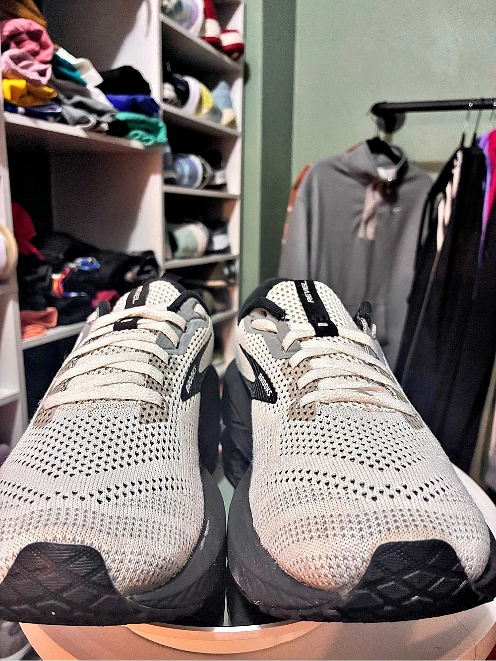 Brooks Revel Athletic Shoes US 8 White & Black